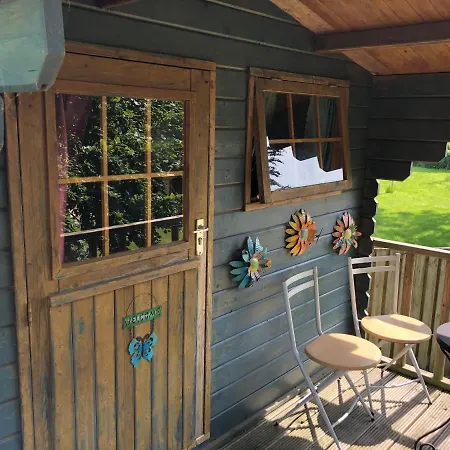 Treehouse Op Het Platteland Huize Ouwervelden مكان تخييم