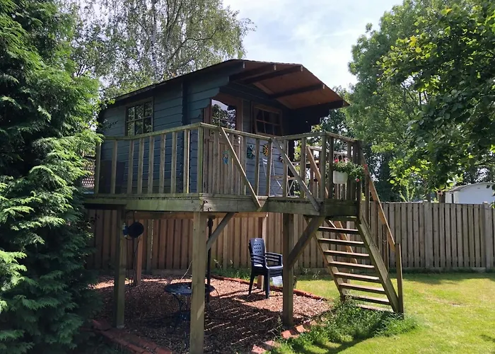 Treehouse Op Het Platteland Huize Ouwervelden 캠프장 Plantage Centrum
